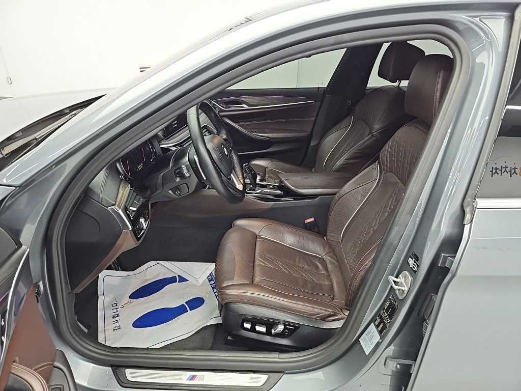 BMW 5시리즈 5시리즈 (G30) 530i M 스포츠 플러스 이미지 11