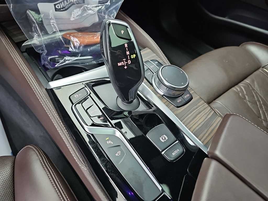 BMW 5시리즈 5시리즈 (G30) 530i M 스포츠 플러스 이미지 8