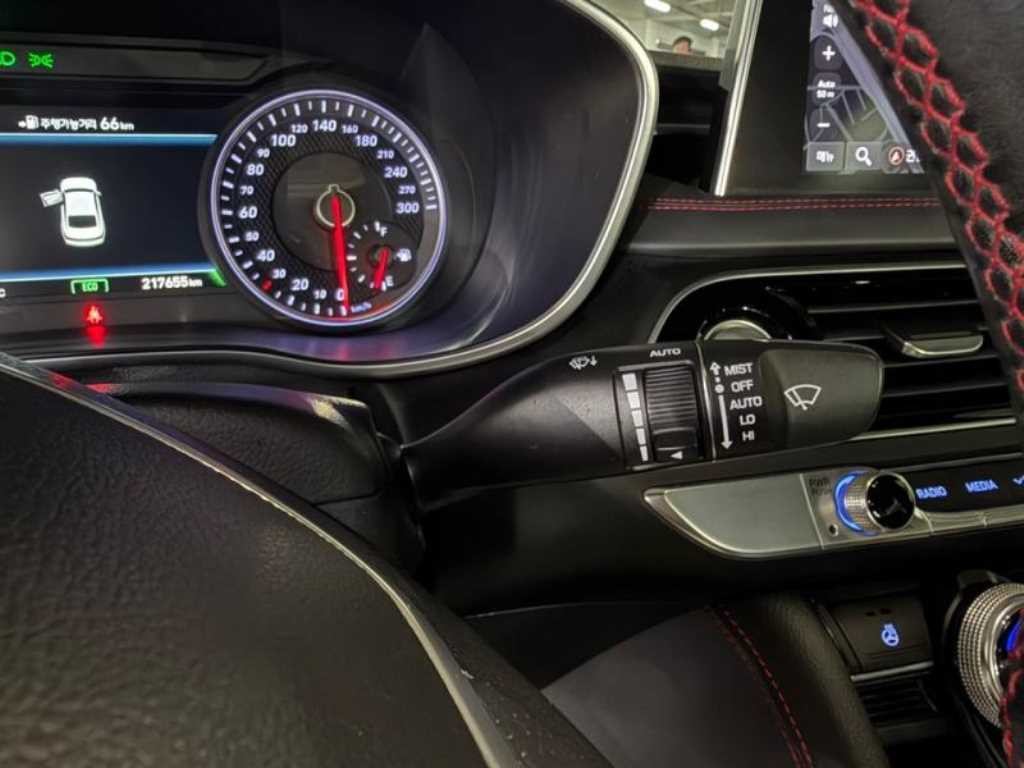 제네시스 G70 2.0T AWD 스포츠 패키지 이미지 14
