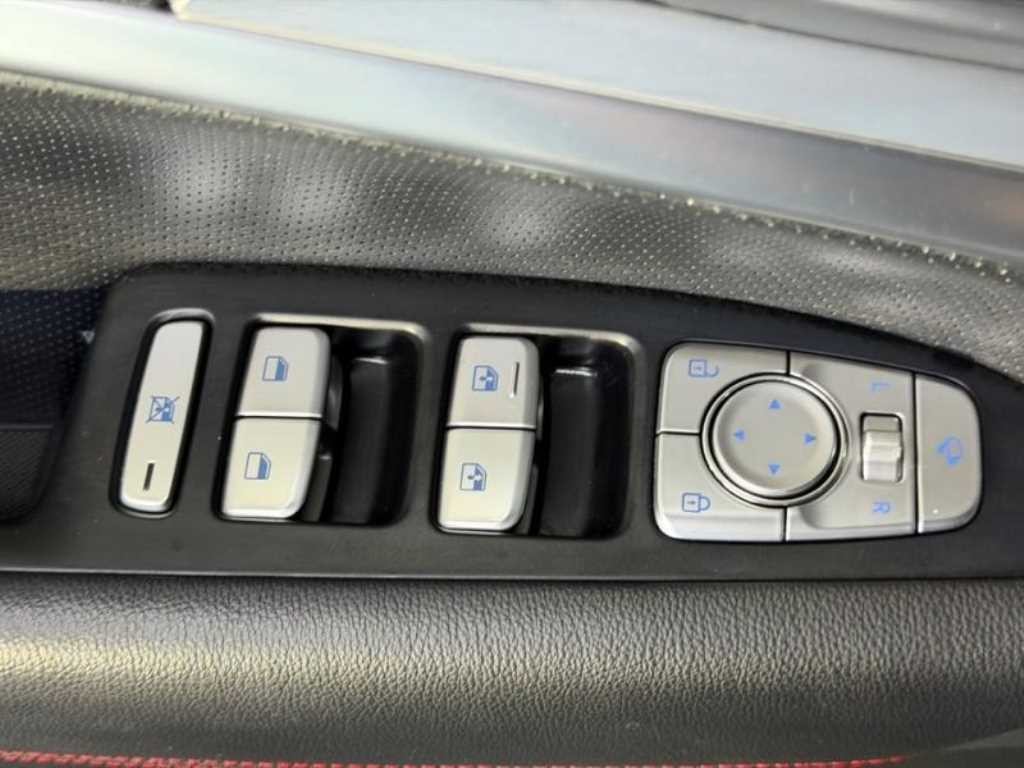 제네시스 G70 2.0T AWD 스포츠 패키지 이미지 16