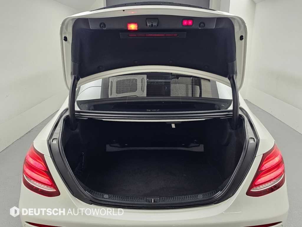 벤츠 E 클래스 E-클래스 W213 E220d 아방가르드 이미지 19