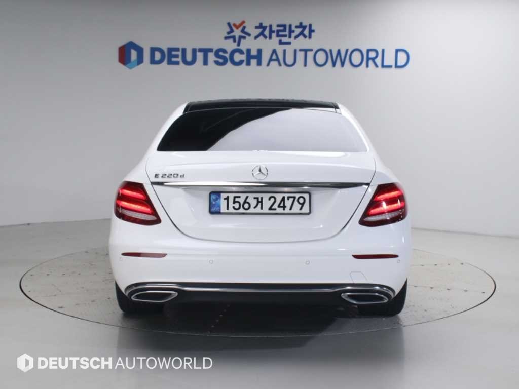 벤츠 E 클래스 E-클래스 W213 E220d 아방가르드 이미지 4