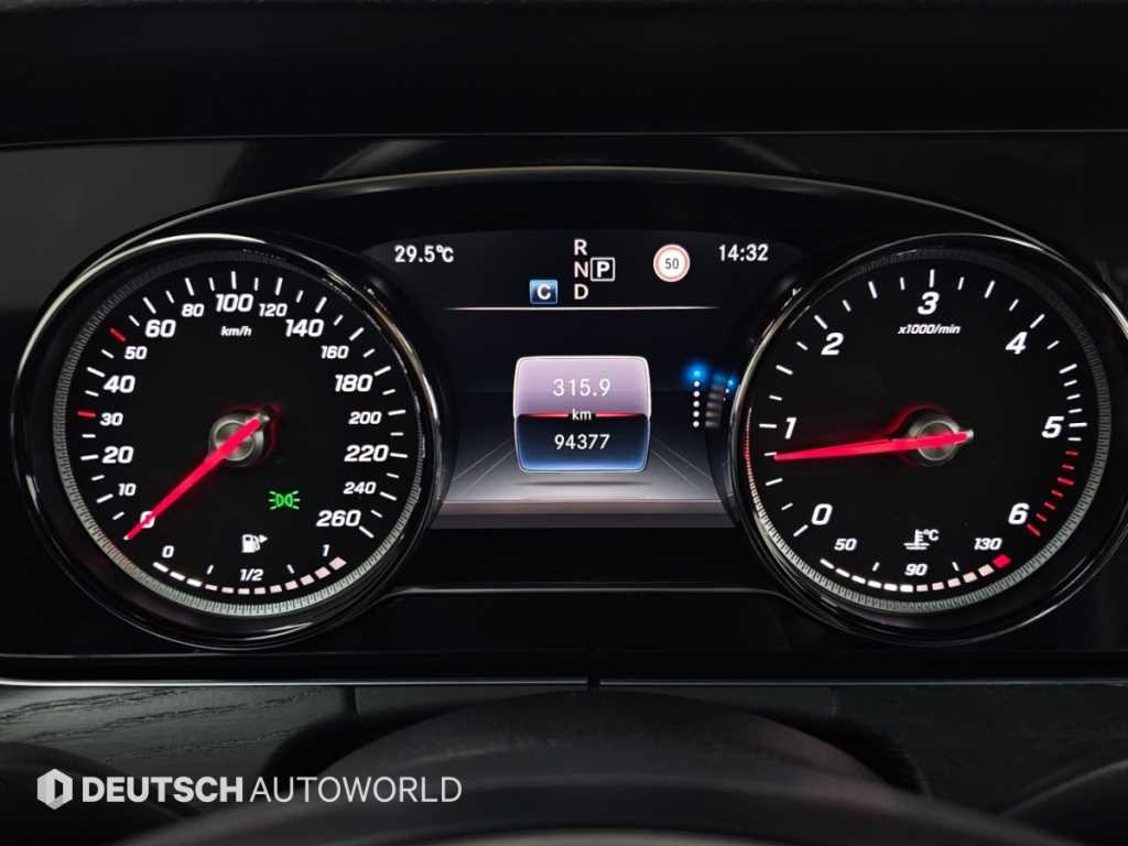 벤츠 E 클래스 E-클래스 W213 E220d 아방가르드 이미지 8