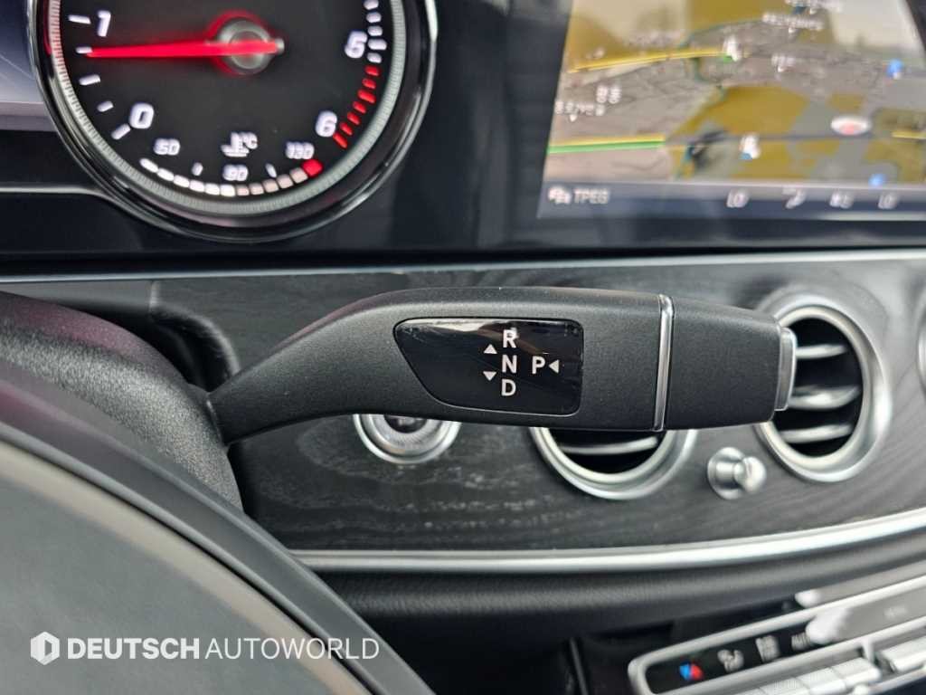 벤츠 E 클래스 E-클래스 W213 E220d 아방가르드 이미지 9