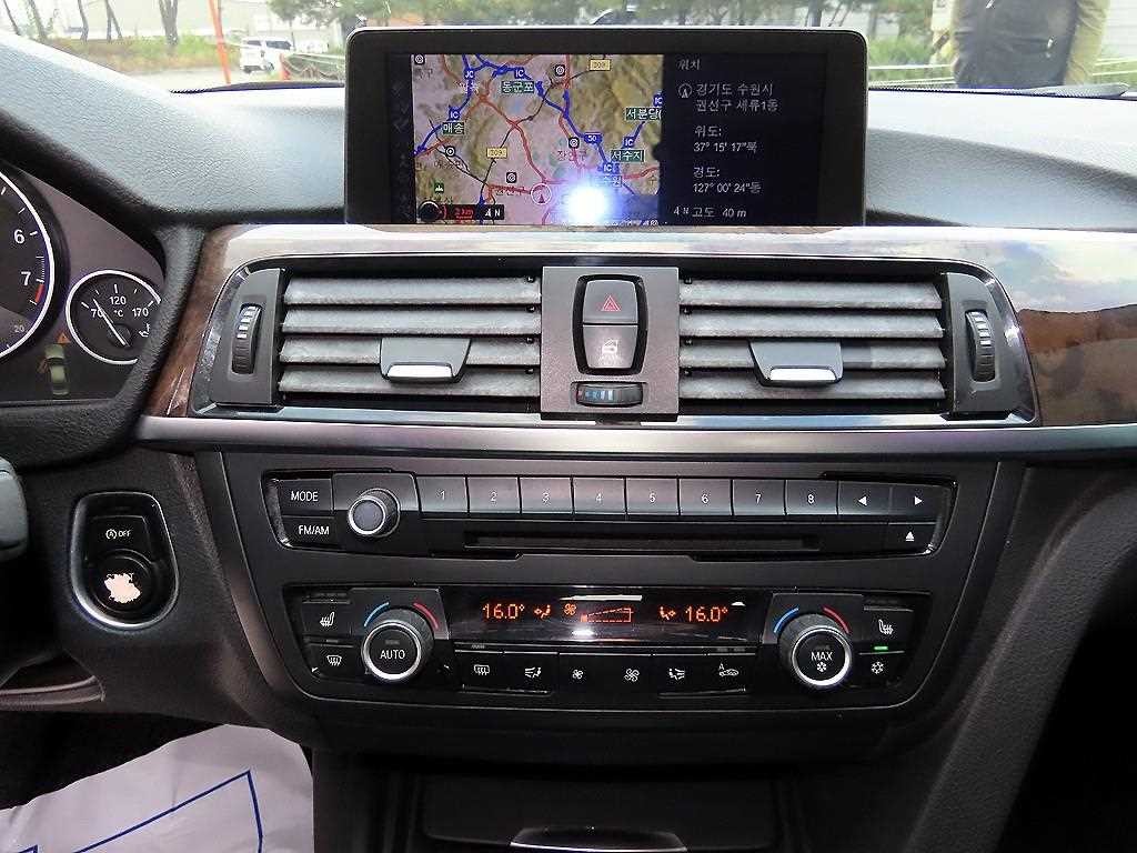 BMW 3시리즈 3시리즈 (F30) 320i 이미지 12