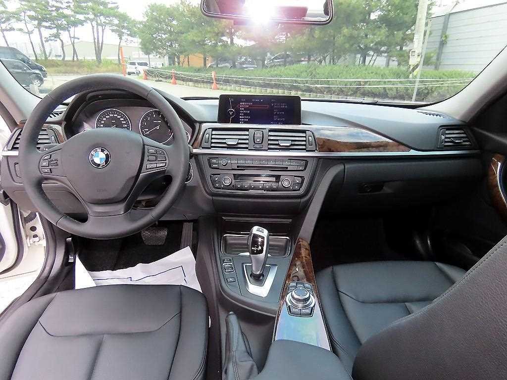 BMW 3시리즈 3시리즈 (F30) 320i 이미지 7