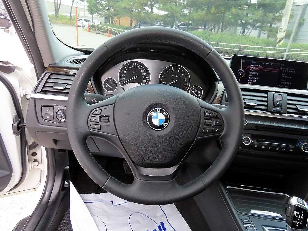 BMW 3시리즈 3시리즈 (F30) 320i 이미지 8