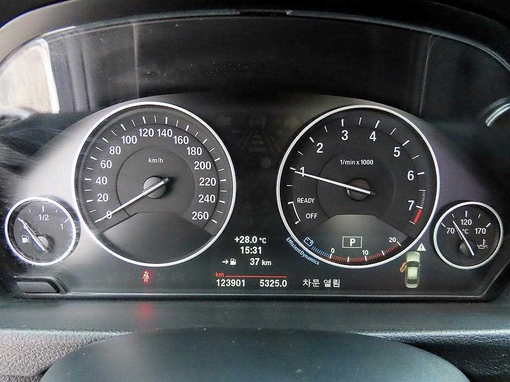 BMW 3시리즈 3시리즈 (F30) 320i 이미지 9
