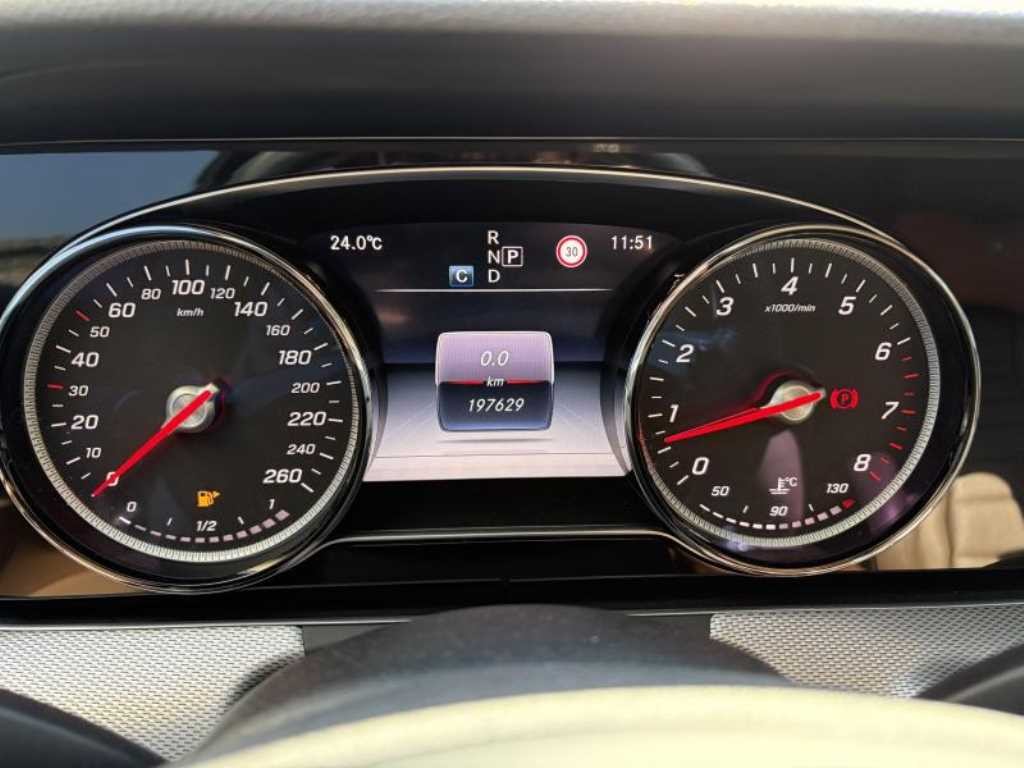 벤츠 E 클래스 E-클래스 W213 E200 아방가르드 이미지 3