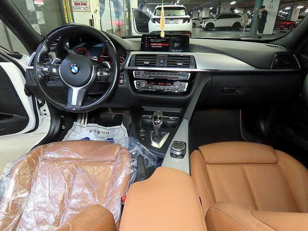BMW 3시리즈 3시리즈 (F30) 330i M 스포츠 쉐도우 이미지 10