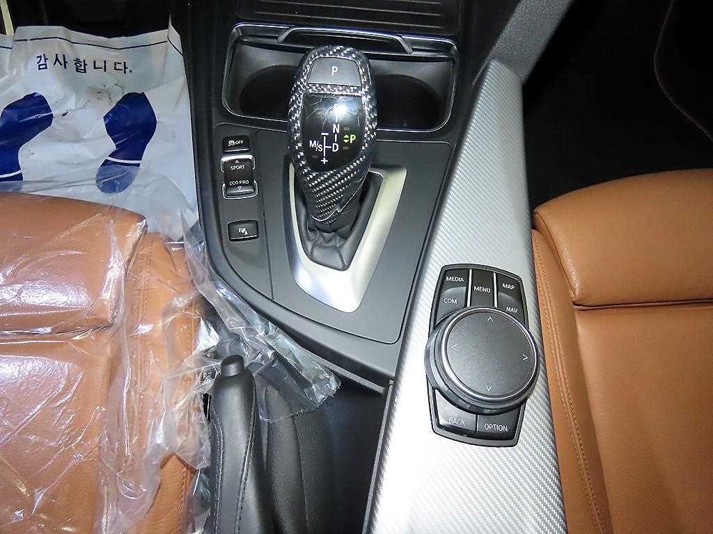 BMW 3시리즈 3시리즈 (F30) 330i M 스포츠 쉐도우 이미지 12