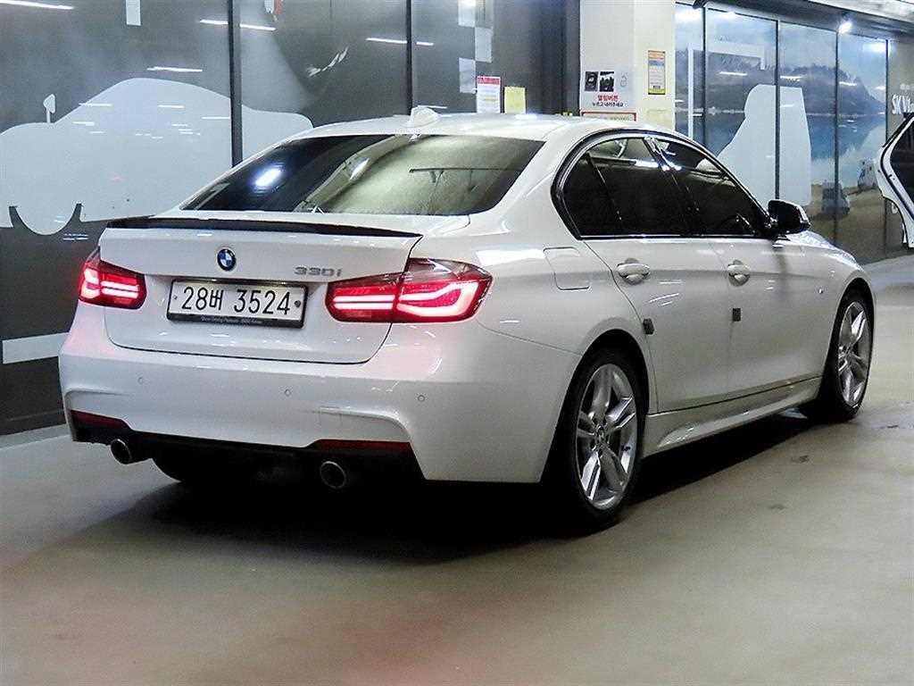 BMW 3시리즈 3시리즈 (F30) 330i M 스포츠 쉐도우 이미지 4