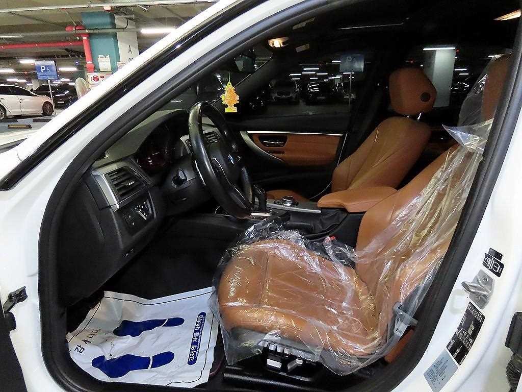 BMW 3시리즈 3시리즈 (F30) 330i M 스포츠 쉐도우 이미지 6