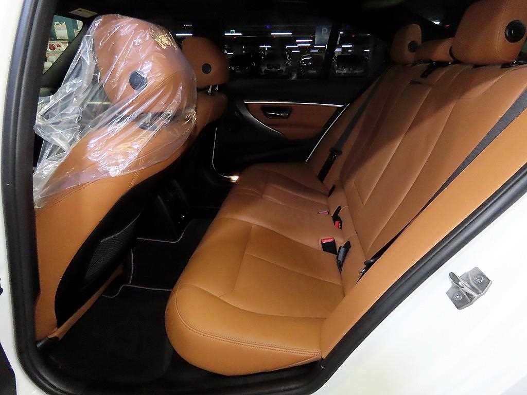 BMW 3시리즈 3시리즈 (F30) 330i M 스포츠 쉐도우 이미지 7