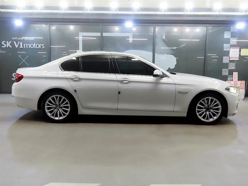 BMW 5시리즈 5시리즈 (F10) 520d 럭셔리 이미지 3