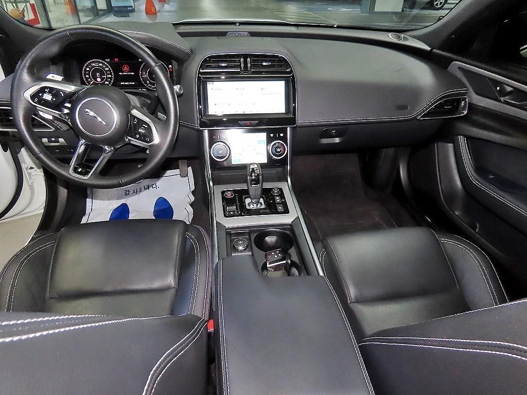 재규어 XE D180 R-다이나믹 S 이미지 10