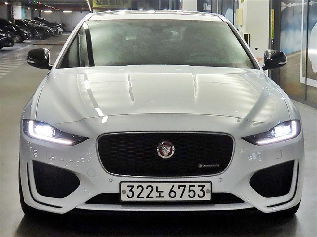 재규어 XE D180 R-다이나믹 S 이미지 2