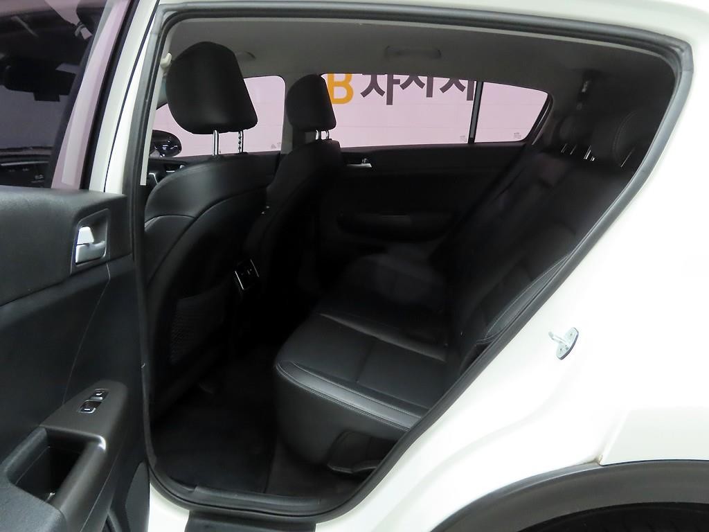 기아 스포티지 스포티지 더 볼드 1.6 디젤 2WD 프레스티지 이미지 12