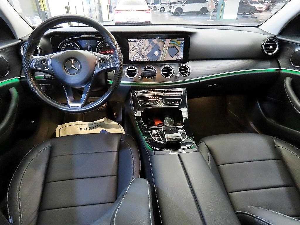 벤츠 E 클래스 E-클래스 W213 E220d 4MATIC 익스클루시브 이미지 10