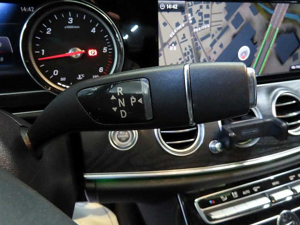 벤츠 E 클래스 E-클래스 W213 E220d 4MATIC 익스클루시브 이미지 12
