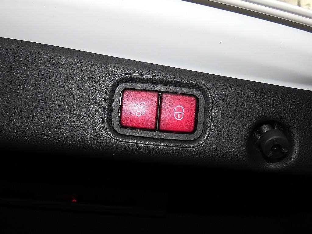 벤츠 E 클래스 E-클래스 W213 E220d 4MATIC 익스클루시브 이미지 16
