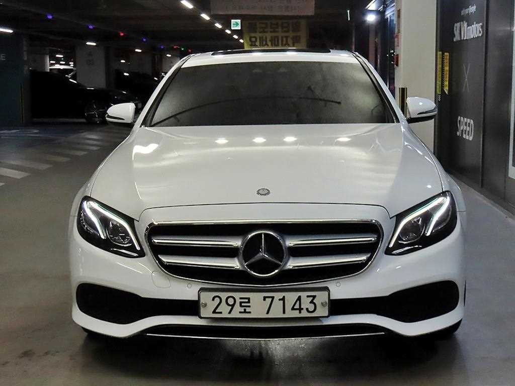 벤츠 E 클래스 E-클래스 W213 E220d 4MATIC 익스클루시브 이미지 2