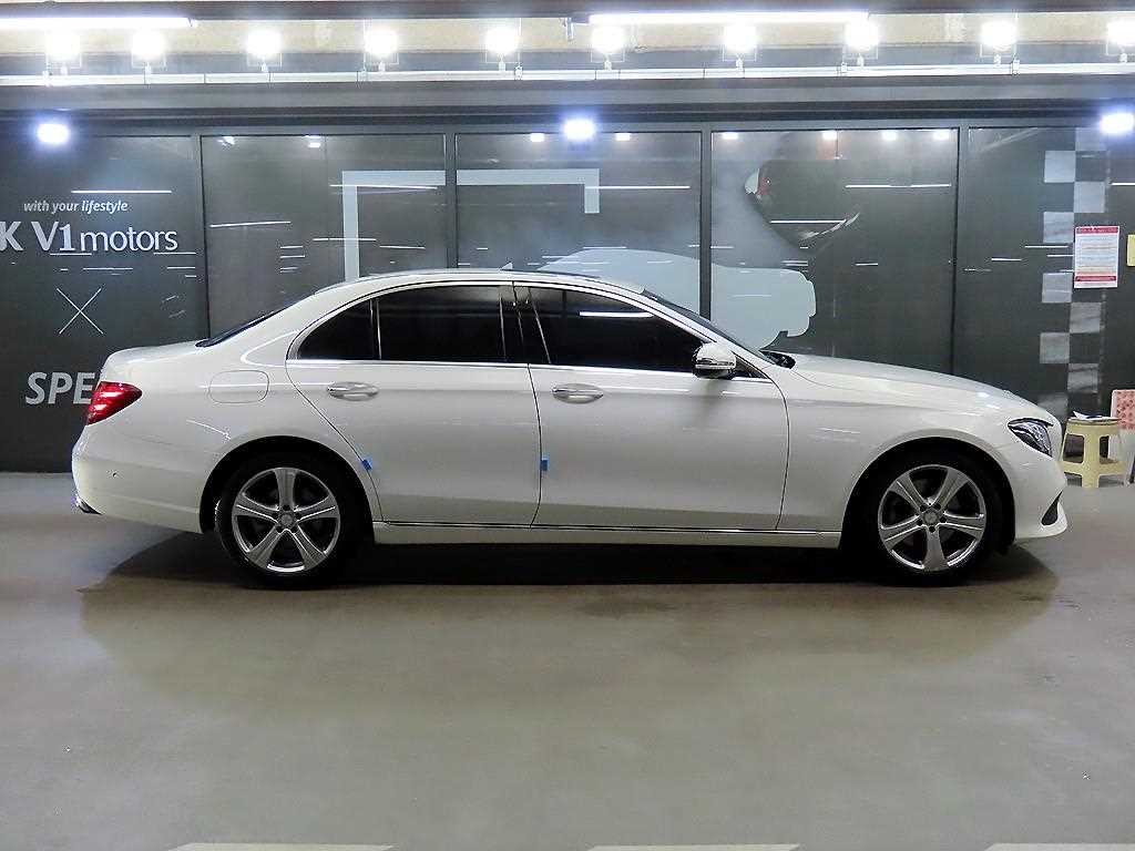 벤츠 E 클래스 E-클래스 W213 E220d 4MATIC 익스클루시브 이미지 3