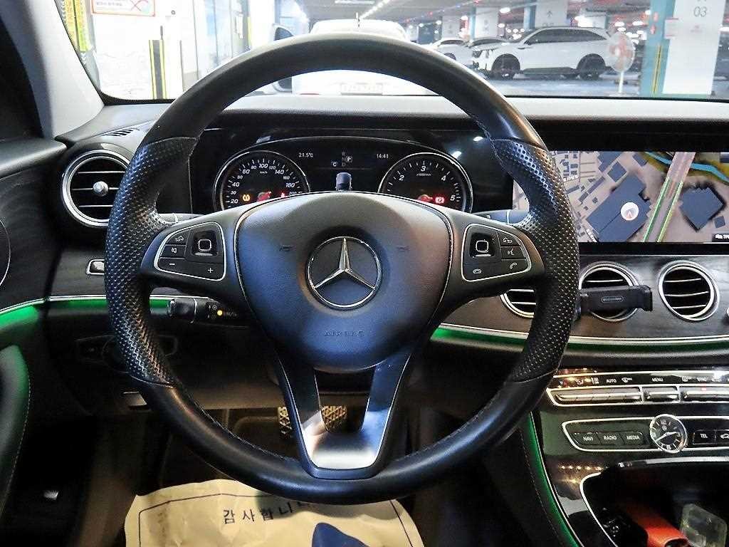 벤츠 E 클래스 E-클래스 W213 E220d 4MATIC 익스클루시브 이미지 8