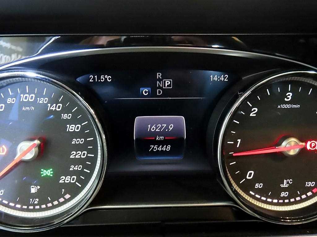 벤츠 E 클래스 E-클래스 W213 E220d 4MATIC 익스클루시브 이미지 9