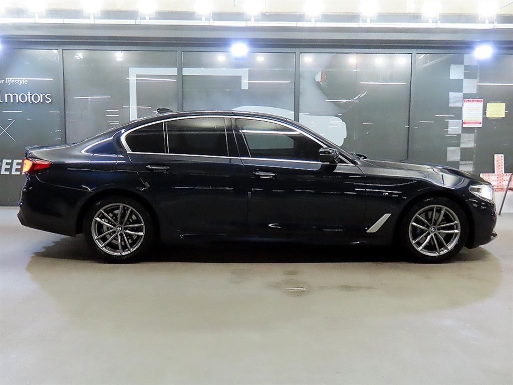 BMW 5시리즈 5시리즈 (G30) 530i M 스포츠 이미지 3