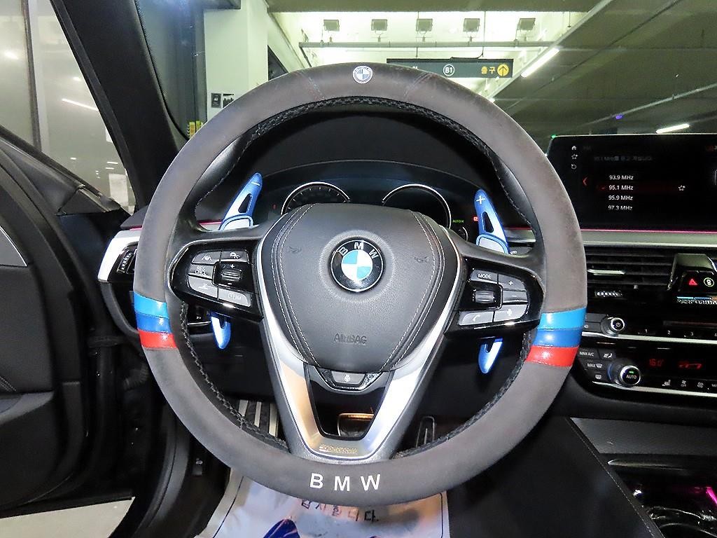 BMW 5시리즈 5시리즈 (G30) 530i M 스포츠 이미지 8