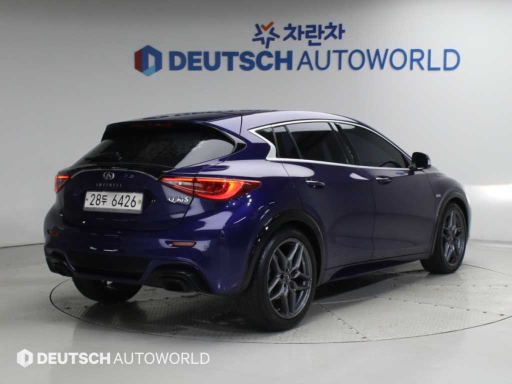 인피니티 Q Q30 2.0 프리미엄 이미지 2