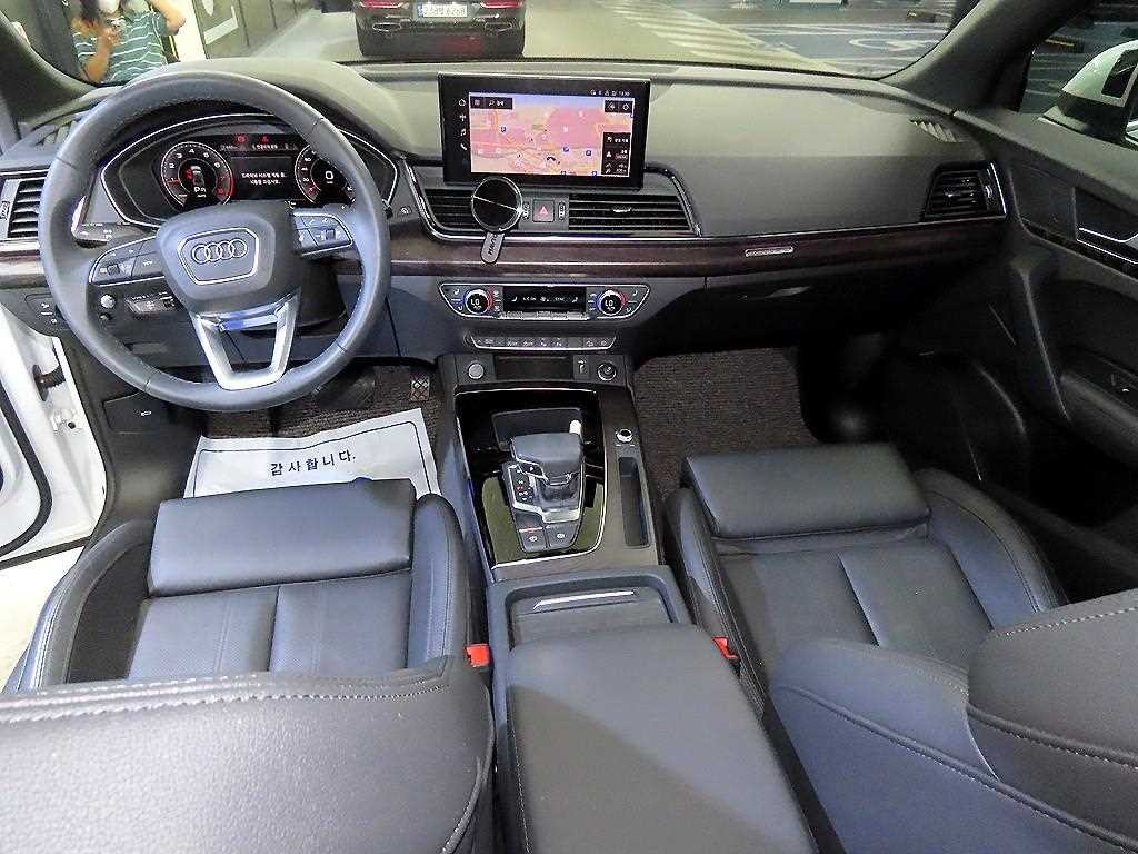아우디 Q5 Q5 (FY) 45 TFSI 콰트로 프리미엄 스포트백 이미지 10