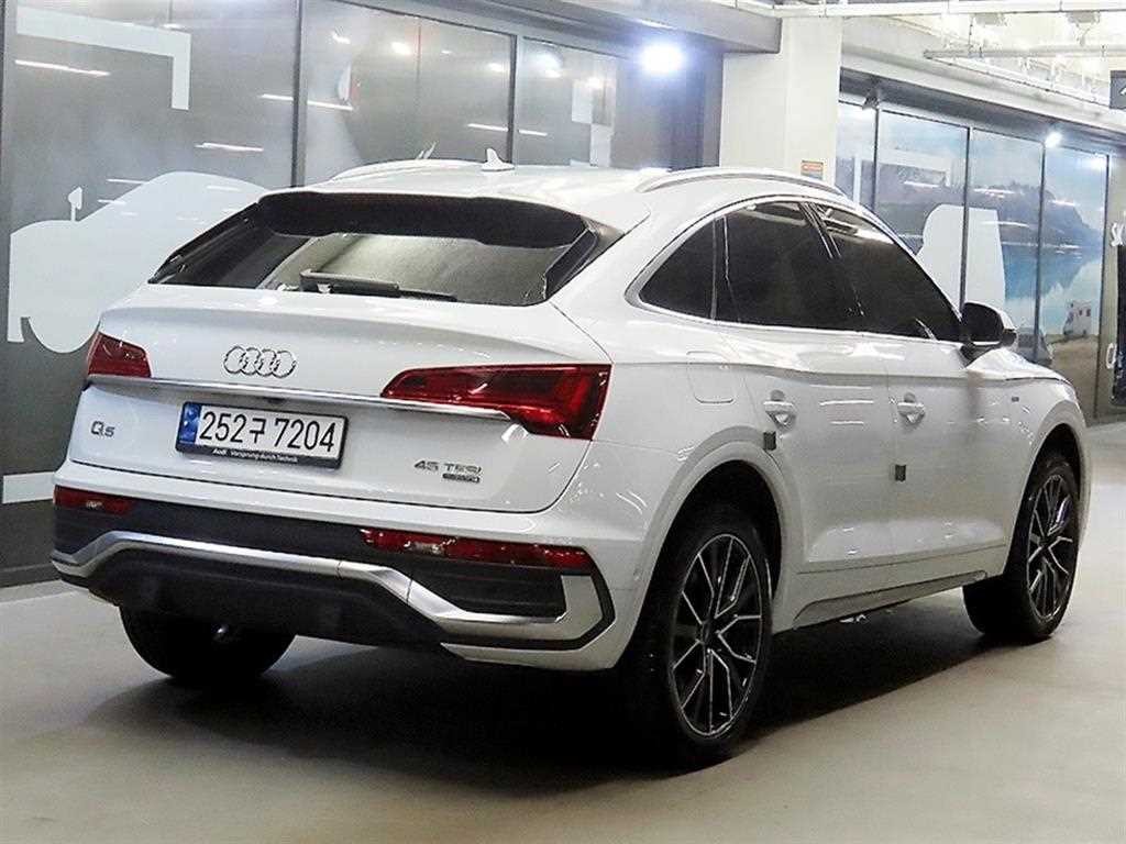 아우디 Q5 Q5 (FY) 45 TFSI 콰트로 프리미엄 스포트백 이미지 4