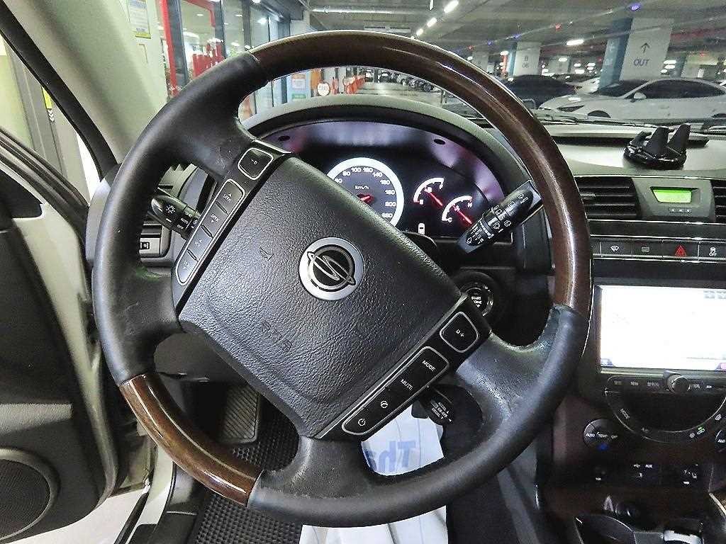 KG모빌리티(쌍용) 렉스턴 렉스턴W 2.0  4WD RX7 프레스티지 이미지 8