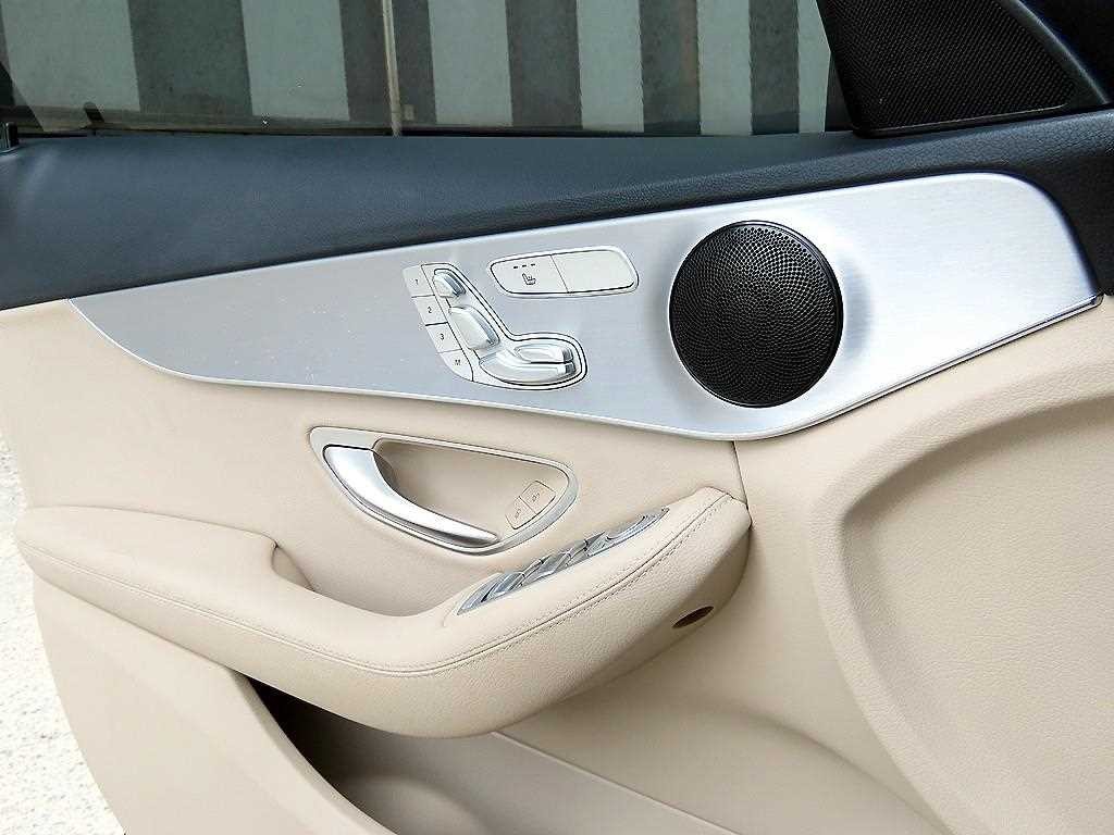벤츠 C 클래스 C클래스 W205 C200 이미지 12