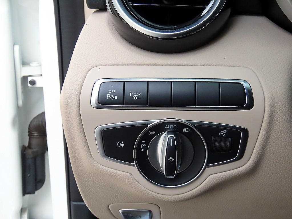 벤츠 C 클래스 C클래스 W205 C200 이미지 13