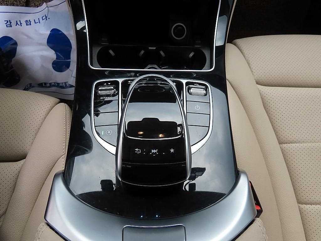 벤츠 C 클래스 C클래스 W205 C200 이미지 14