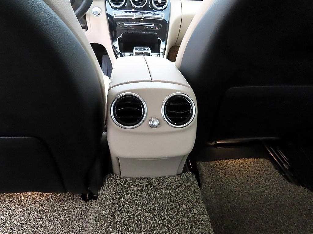벤츠 C 클래스 C클래스 W205 C200 이미지 16