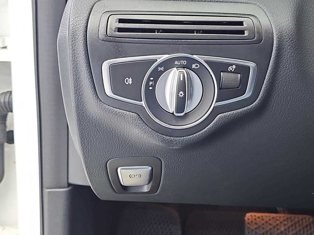 벤츠 C 클래스 C클래스 W205 C200 이미지 18