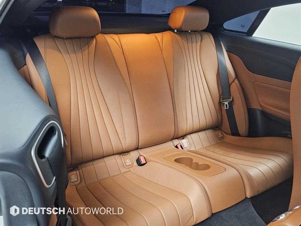 벤츠 E 클래스 E-클래스 W213 E300d 4MATIC 쿠페 이미지 12