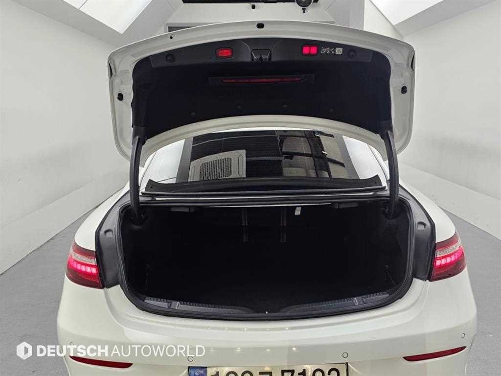 벤츠 E 클래스 E-클래스 W213 E300d 4MATIC 쿠페 이미지 19