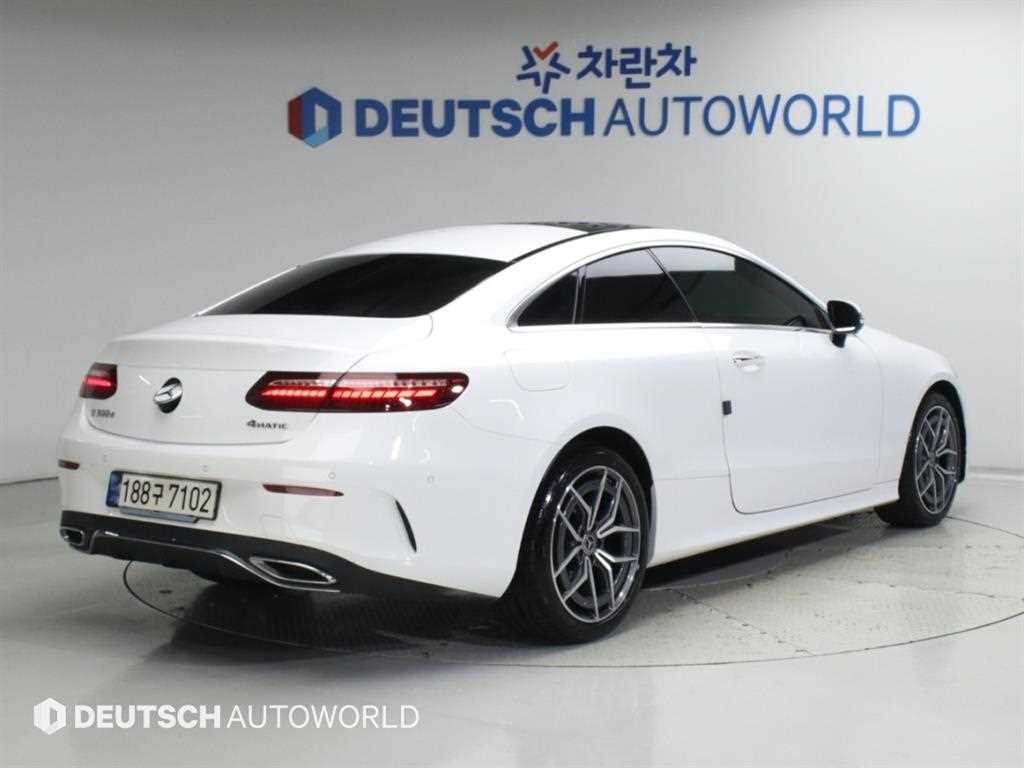 벤츠 E 클래스 E-클래스 W213 E300d 4MATIC 쿠페 이미지 2