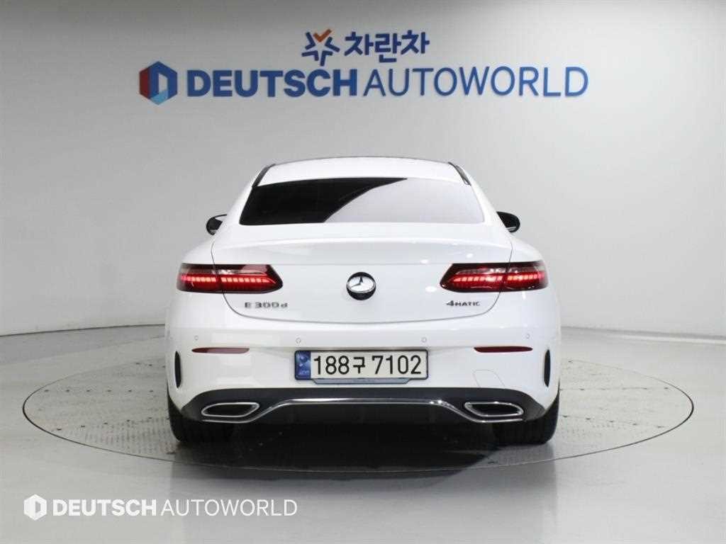 벤츠 E 클래스 E-클래스 W213 E300d 4MATIC 쿠페 이미지 4