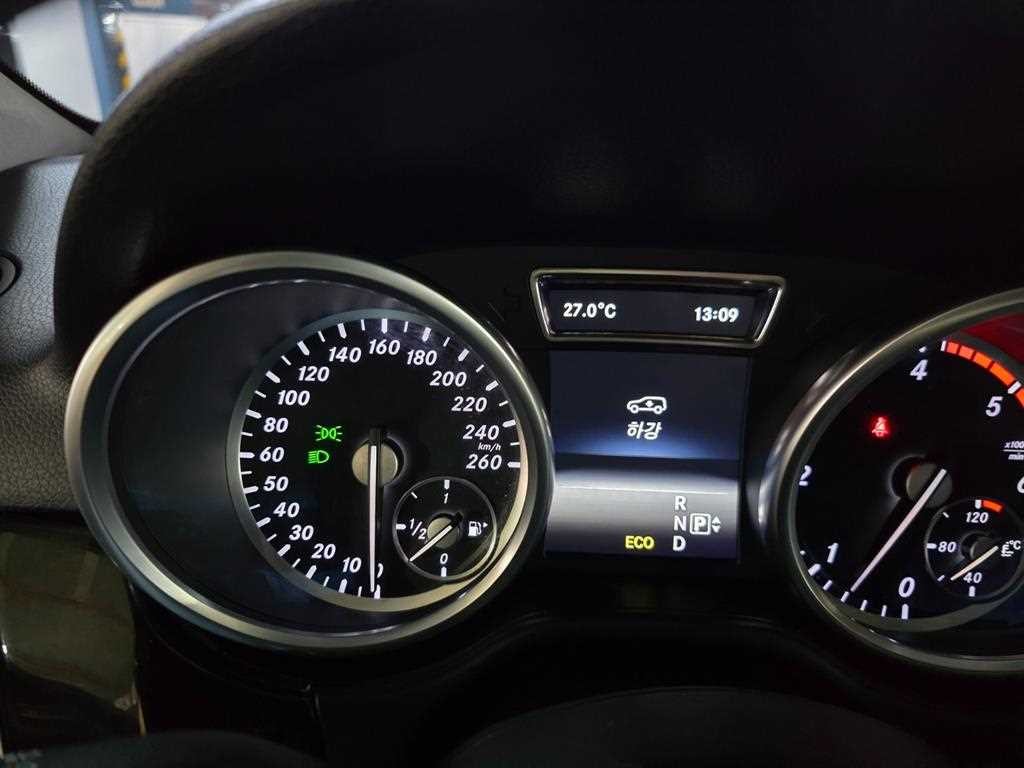 벤츠 M 클래스 뉴 M클래스 W166 ML350 블루텍 4매틱 이미지 13