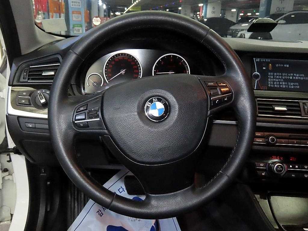 BMW 5시리즈 5시리즈 (F10) 520d 이미지 8