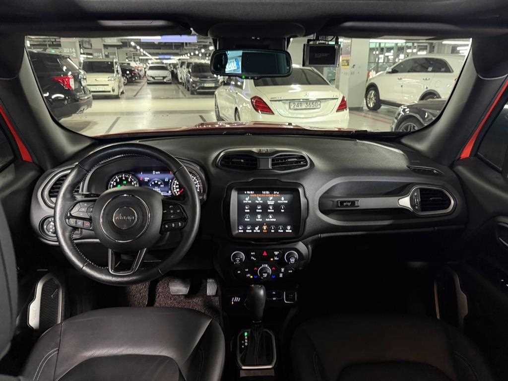 지프 레니게이드 2.4 리미티드 AWD 이미지 9