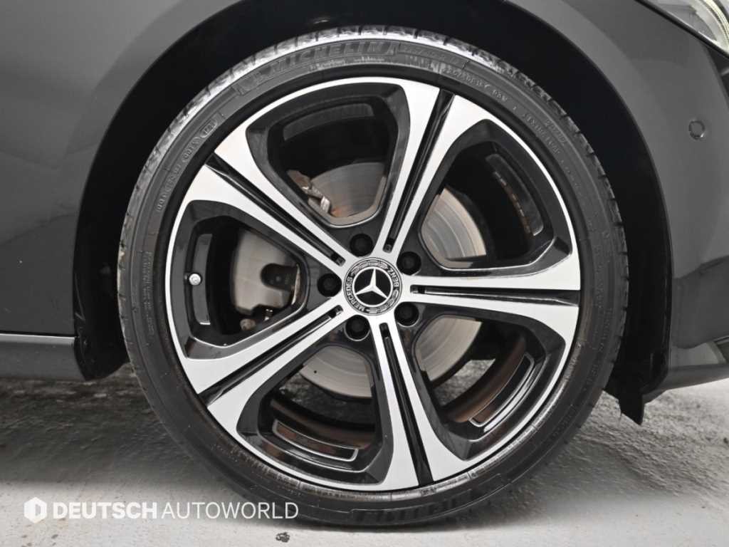 벤츠 C 클래스 C클래스 W206 C300 4MATIC 아방가르드 이미지 5