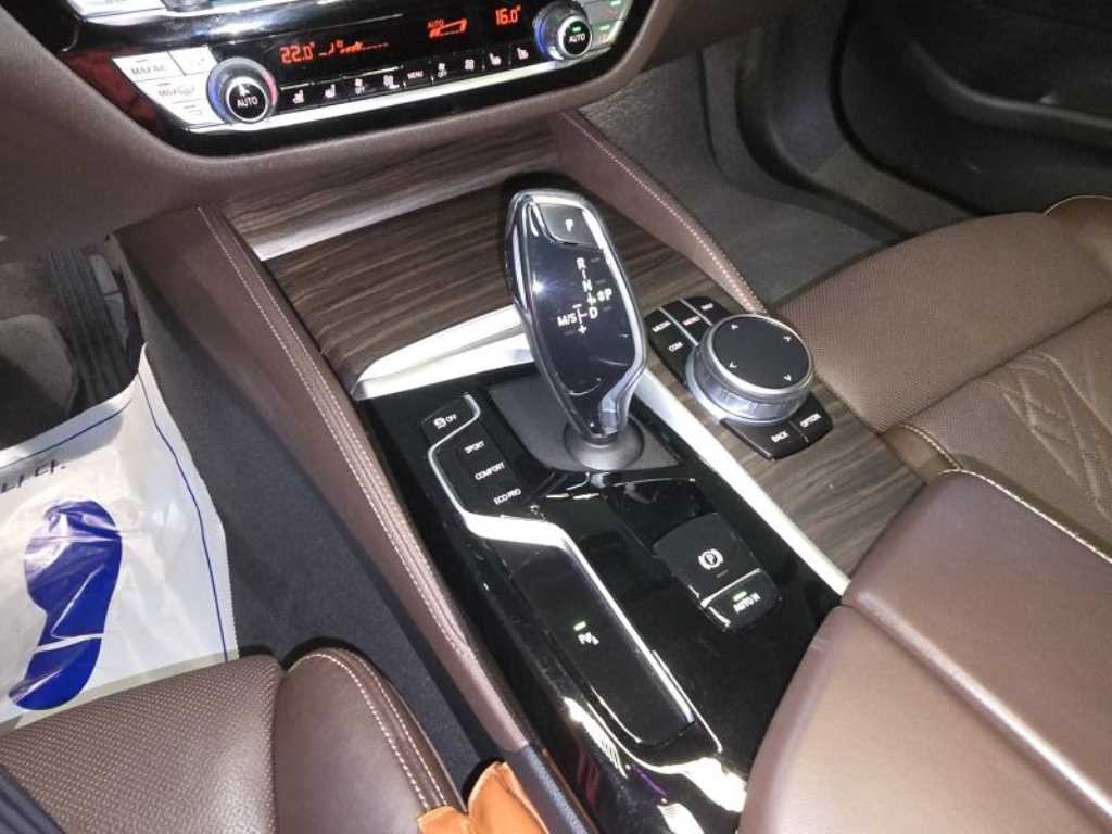 BMW 5시리즈 5시리즈 (G30) 523d 럭셔리 이미지 16