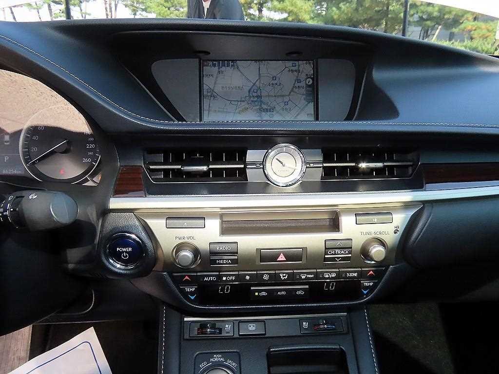 렉서스 ES 뉴ES300h 슈프림 이미지 13